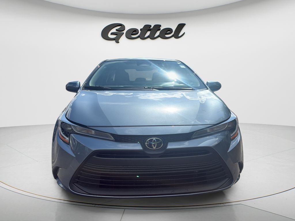 Used 2025  Toyota LE image 2