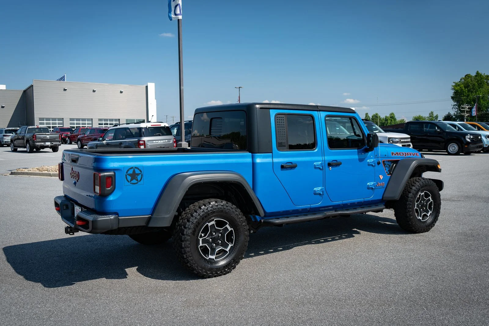 Used 2023 Blue Pearl Jeep Mojave image 10