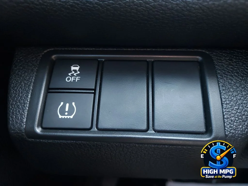Used 2018 White Honda LX image 19