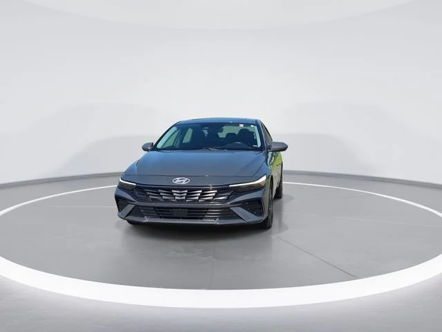 Used 2025 Gray Hyundai SEL Convenience image 3