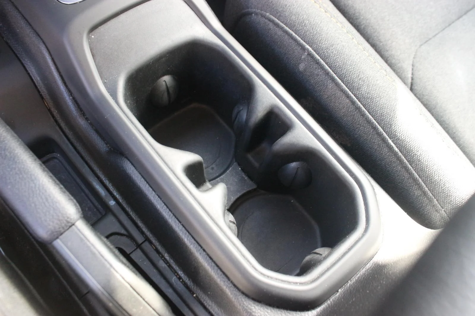 Used 2024 Grey Jeep Sahara image 21