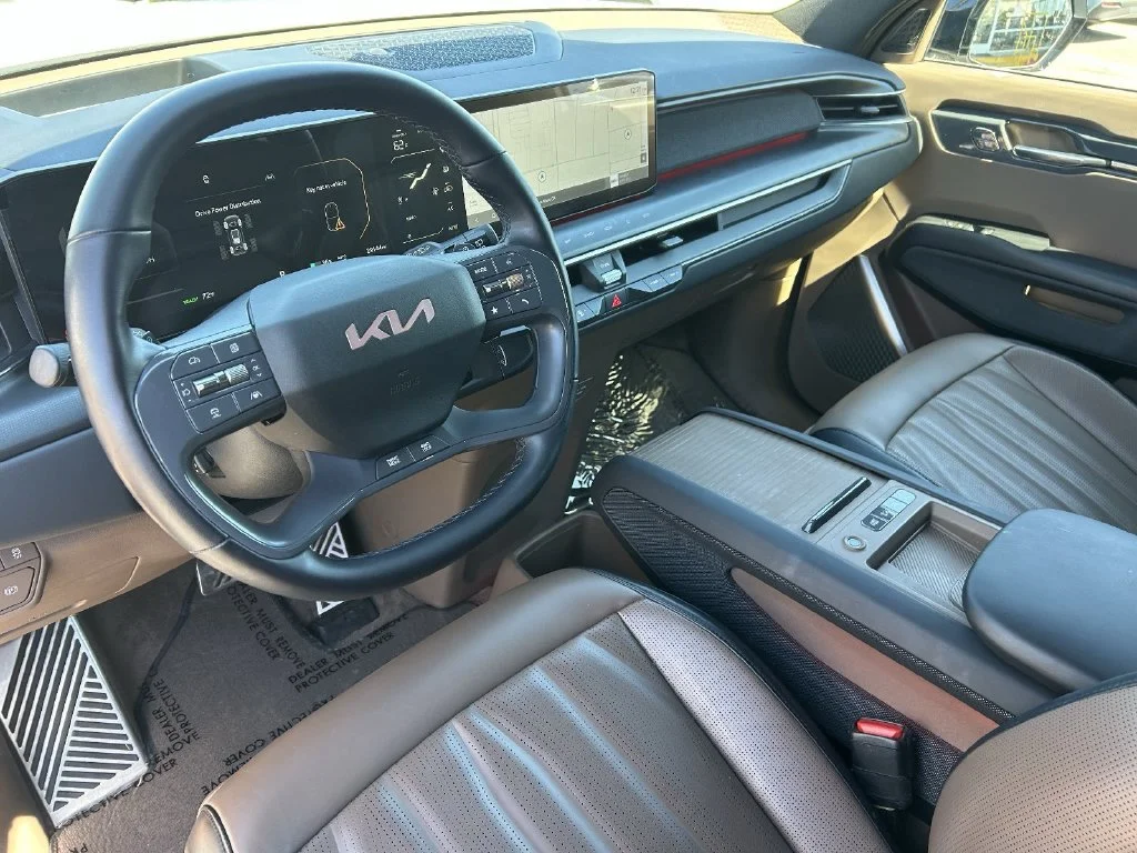 Used 2024 Ivory Kia GT-Line image 22