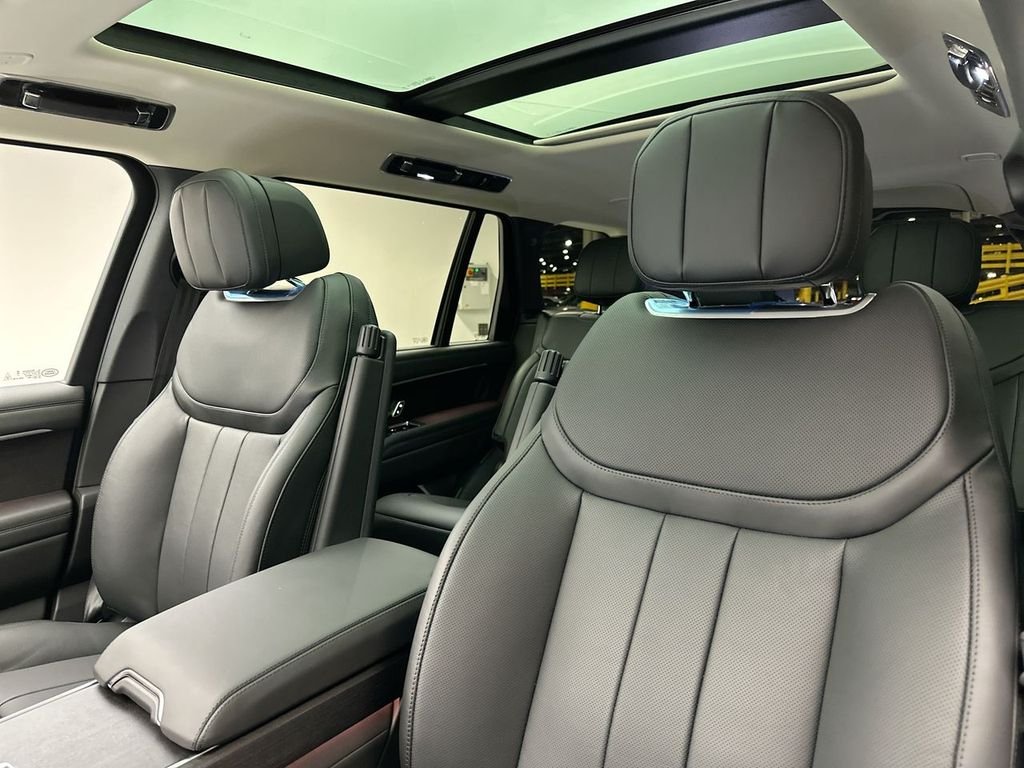 Certified Used 2025 Fuji White Land Rover SE image 8