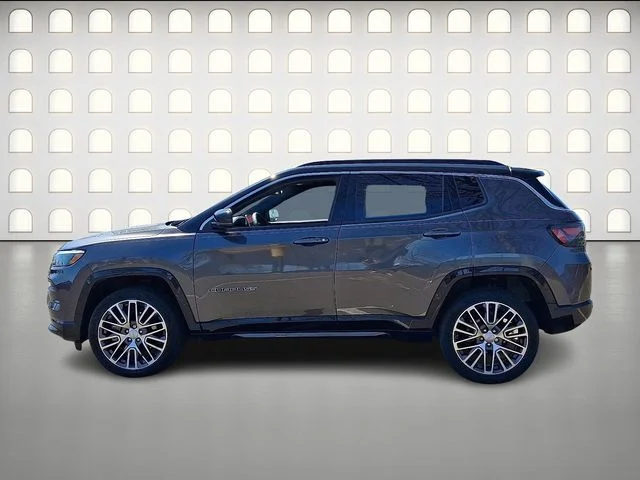 Used 2023 Gray Jeep Limited image 4