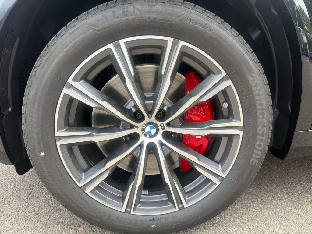 New 2026 Carbon Black Metallic BMW M60i image 5