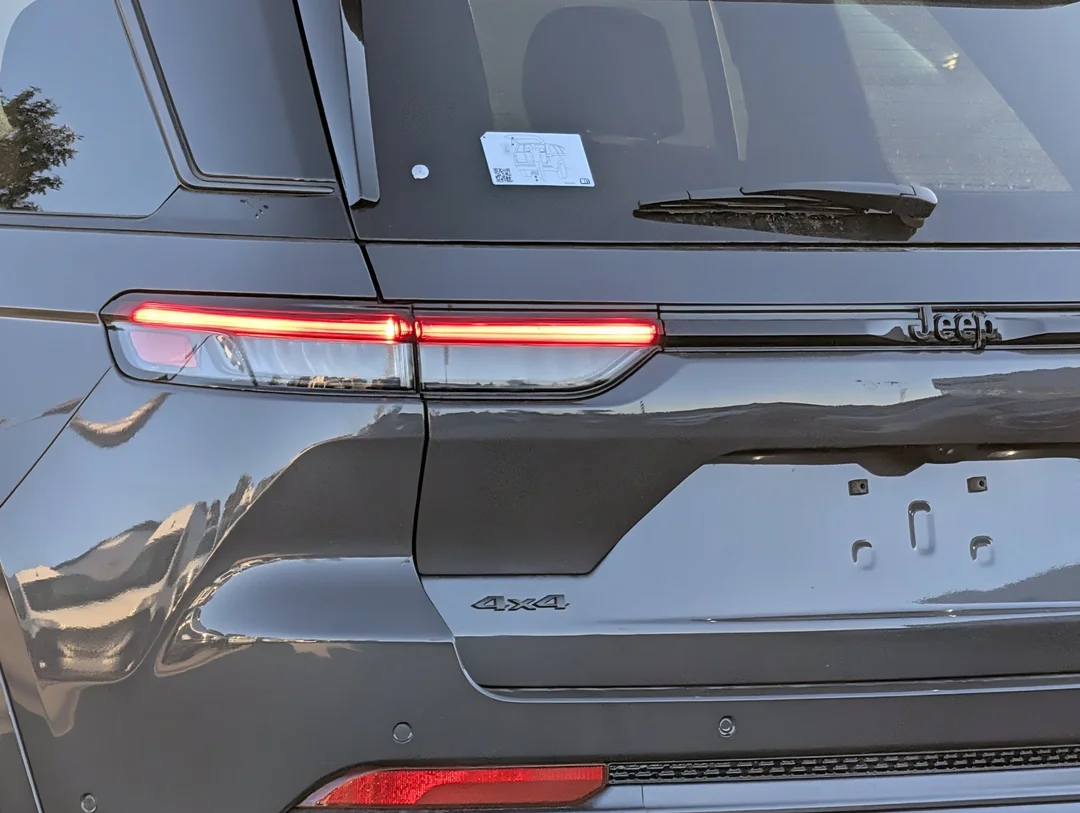 New 2026 Grey Jeep Summit - - 4x4 - Advanced ProTech Group IV - Palermo Leather Seats - Head-Up Display & More! image 11