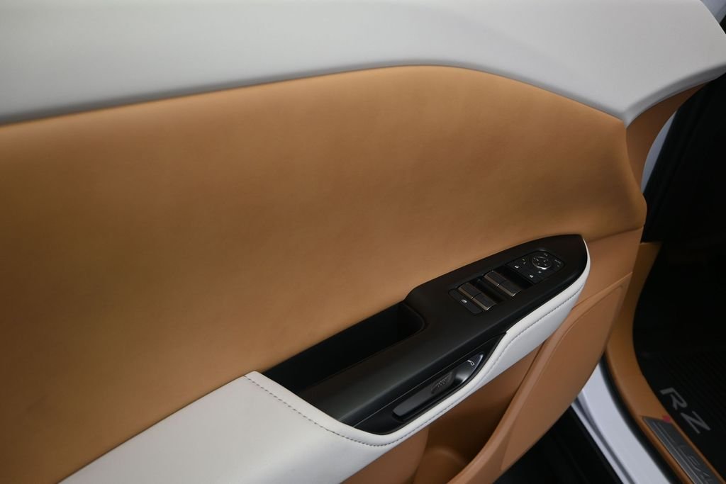 New 2026 Oxygen White Lexus  350e PREMIUM image 11