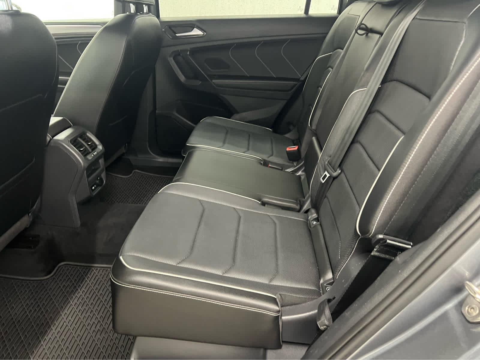 2022 Volkswagen Tiguan SEL R-LINE - Photo 30
