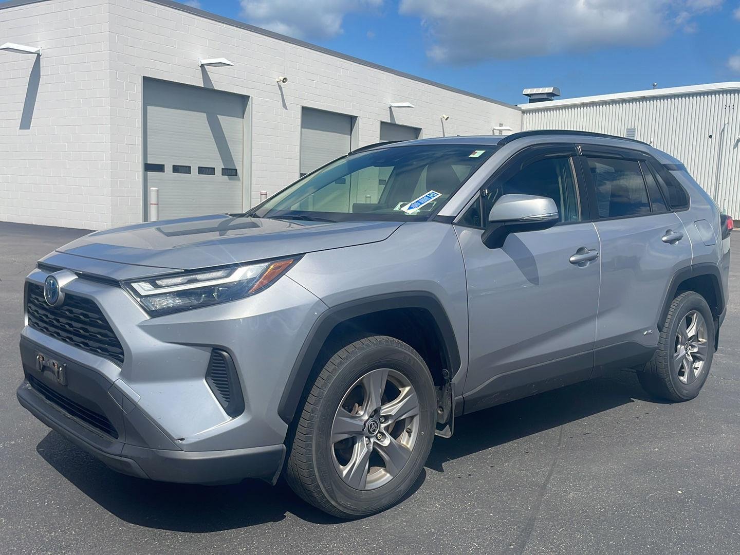 Used 2022 Silver Sky Metallic Toyota XLE image 8