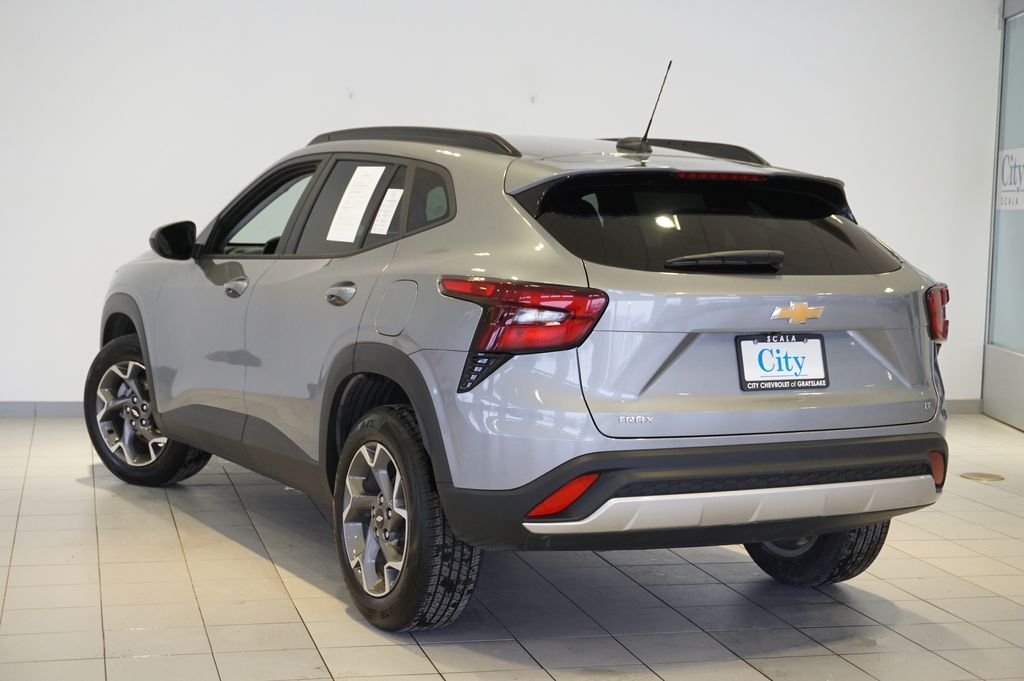 Used 2025 Gray Chevrolet LT image 7