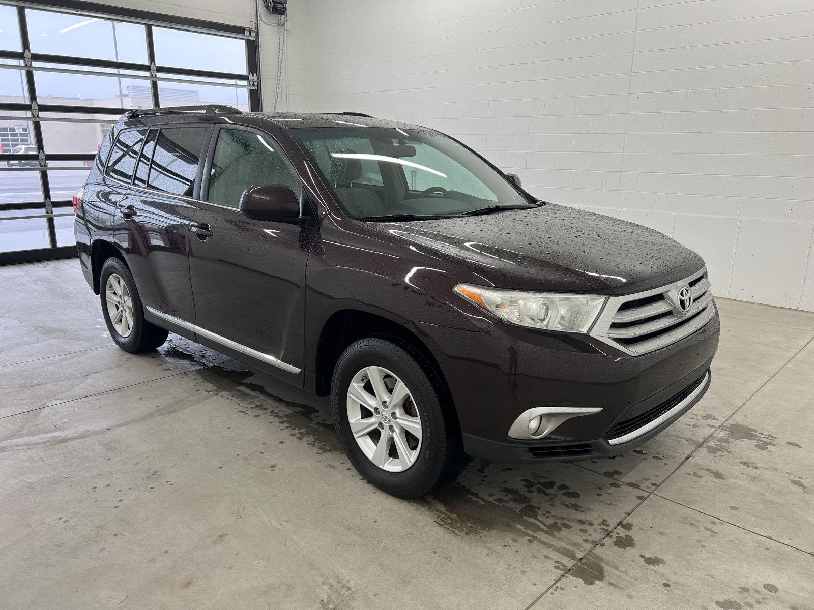 Used 2011 Sizzling Crimson Mica Toyota Base image 5
