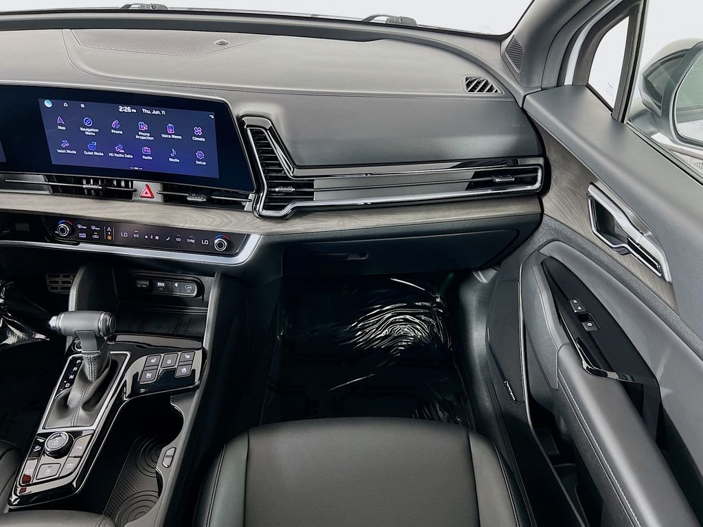 Used 2024 Glacier White Pearl/Ebony Black Roof Kia X-Pro Prestige image 25