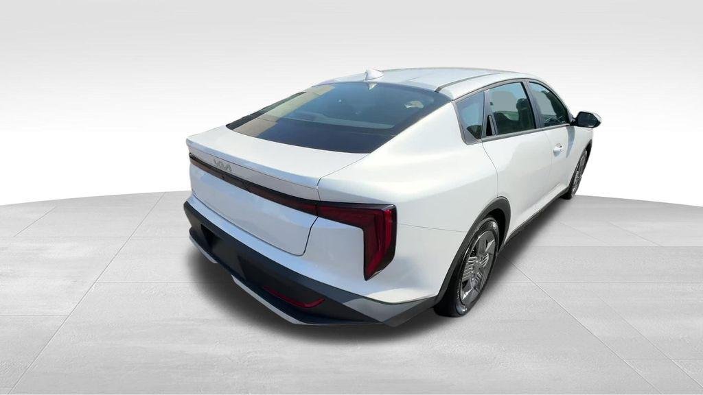 New 2026 Snow White Pearl Kia LX image 6