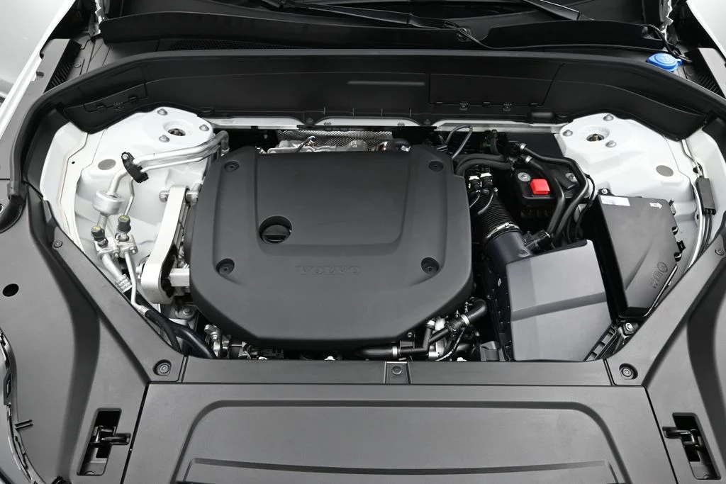 New 2026 Crystal White Volvo Plus image 18