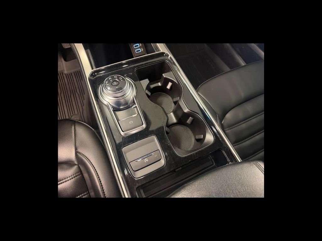Used 2019 Silver Ford SEL image 25