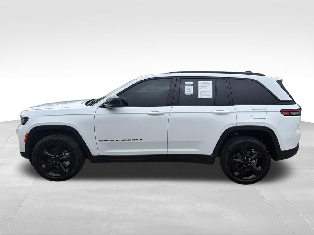Used 2025 White Jeep Limited image 2