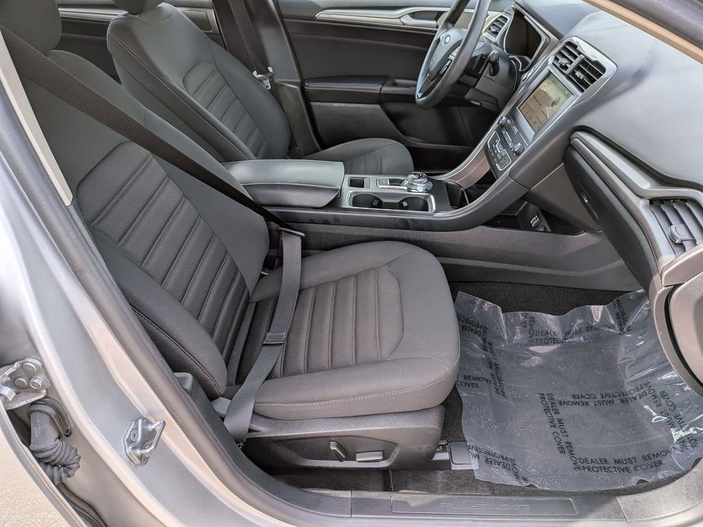 Used 2019 Silver Ford SE image 30