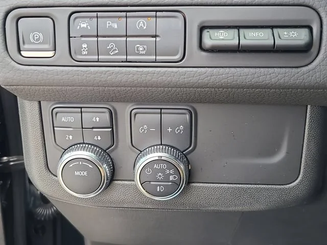 Used 2024 Onyx Black GMC Denali image 23