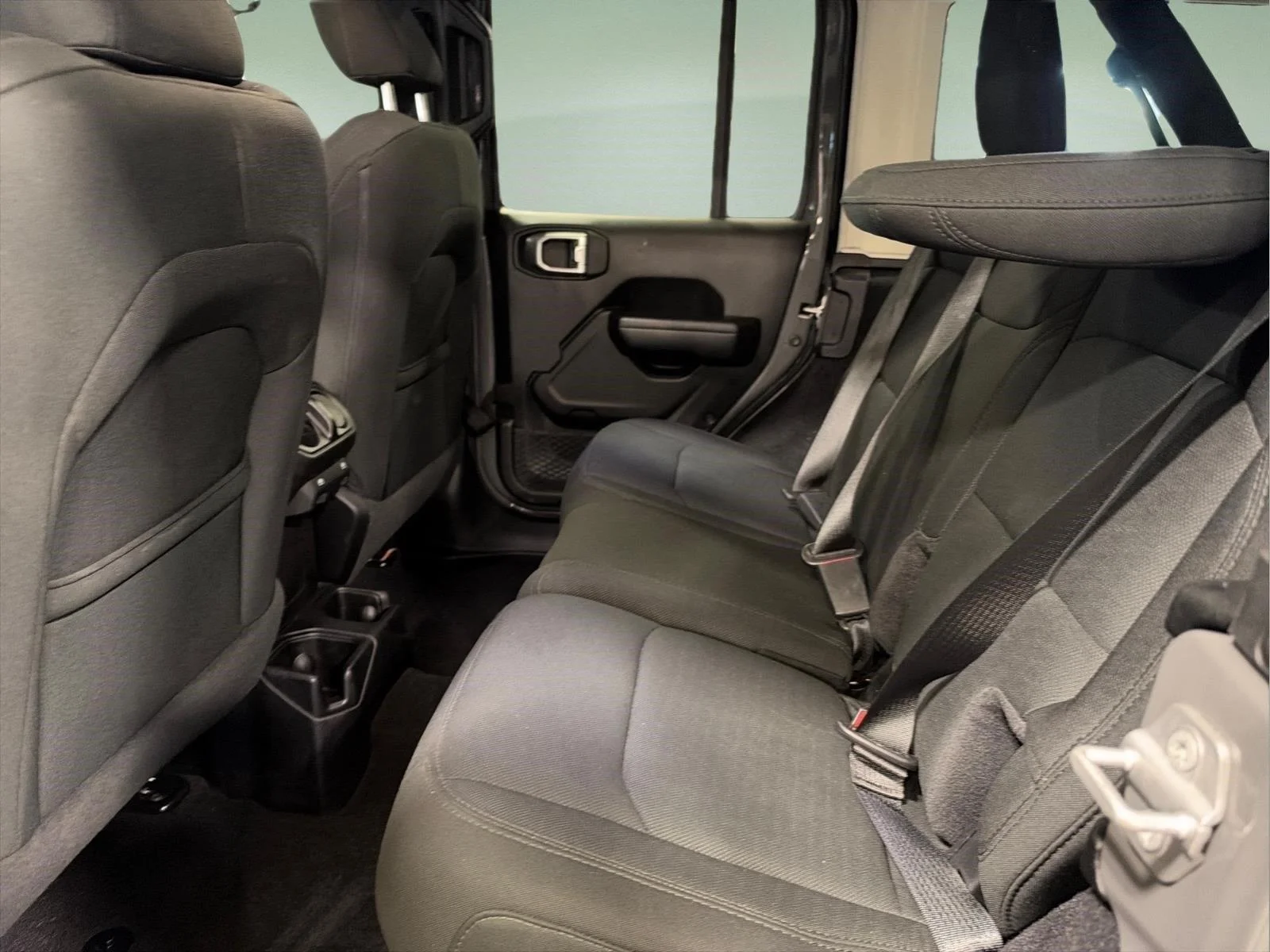 Used 2020 Sting-Gray Clearcoat Jeep Sport S image 25