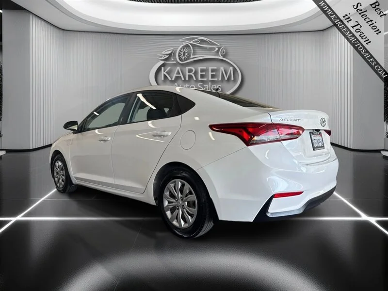 Used 2018 Frost White Pearl Hyundai SE image 7