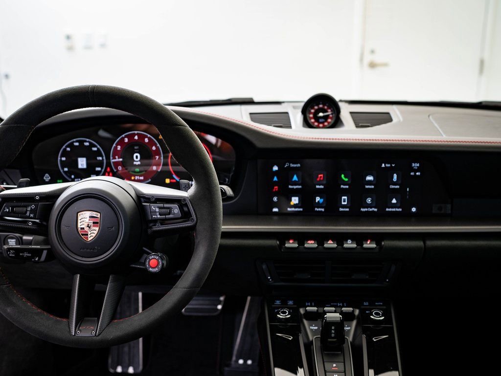 2025 Porsche 911 GTS - Photo 31