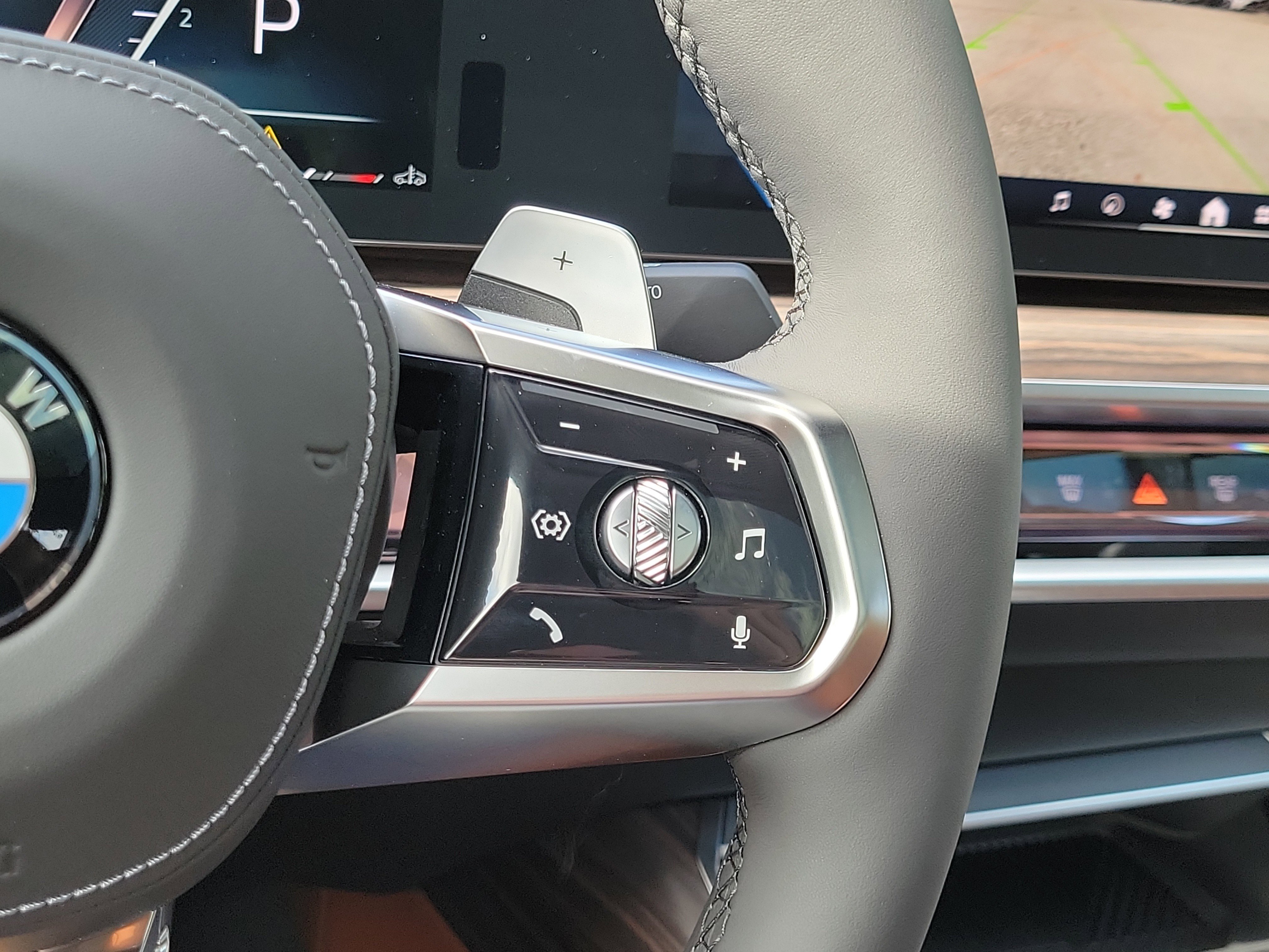 New 2026 Mineral White Metallic BMW 760i xDrive image 23