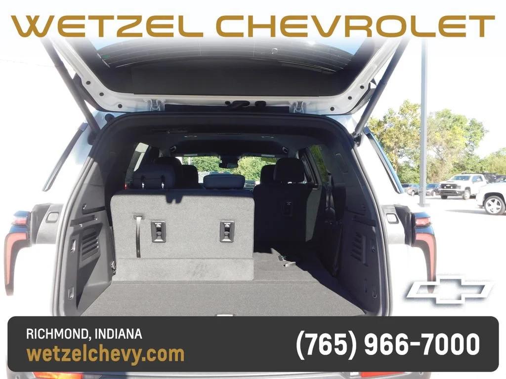 New 2027 Summit White Chevrolet LT image 24