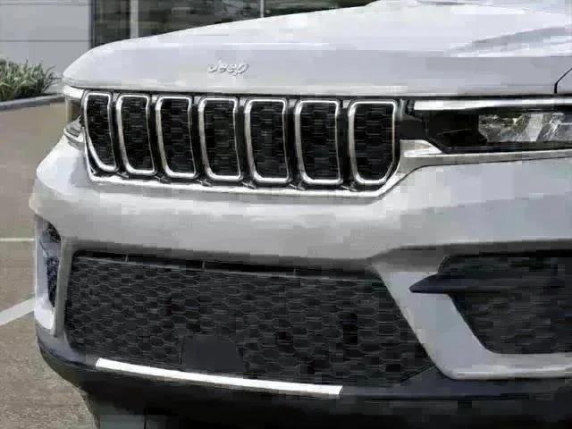 New 2025 Silver Zynith Exterior Paint Jeep Laredo X image 92