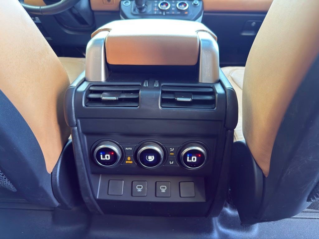 2023 Land Rover Defender SE - Photo 36