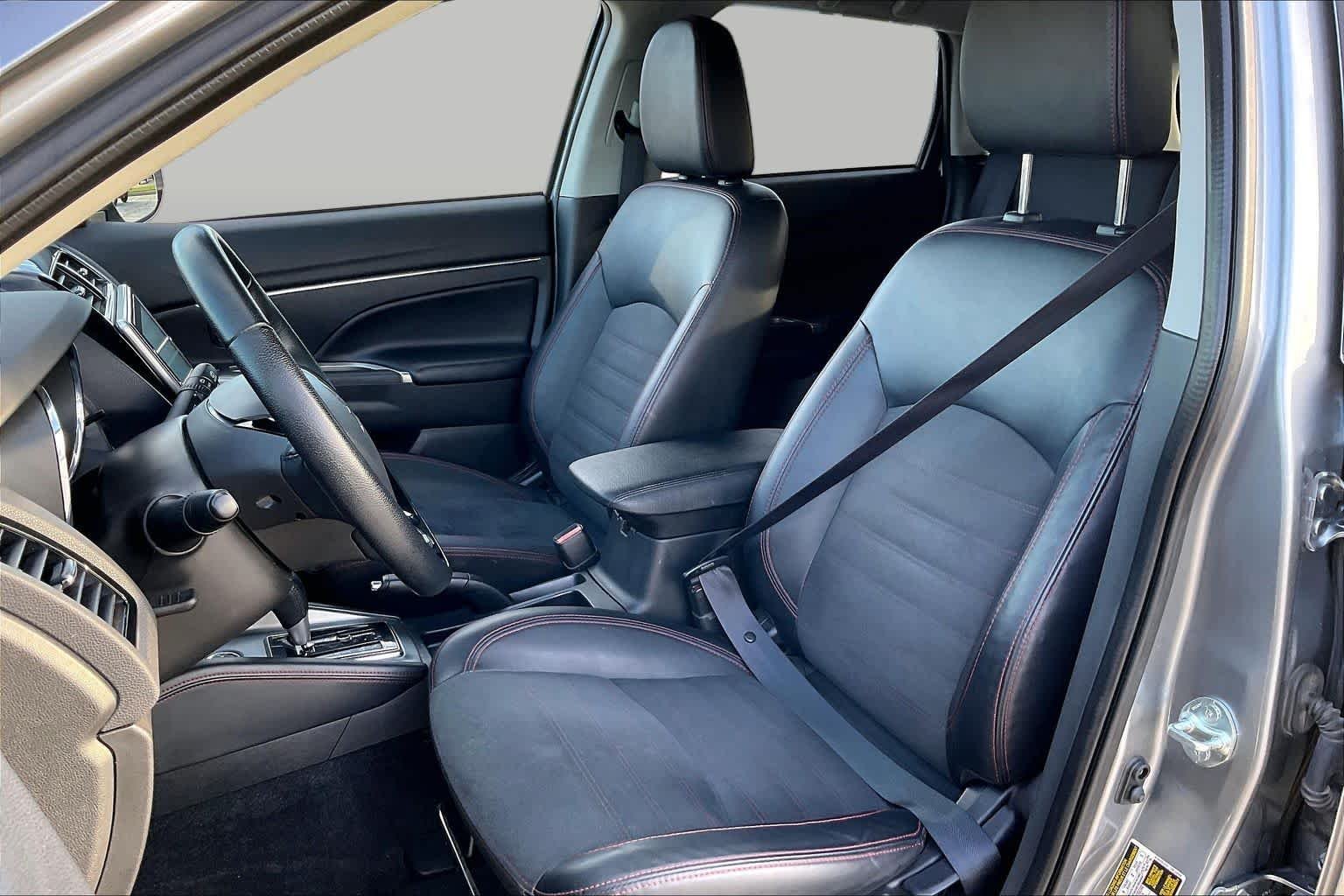 Used 2024 Mercury Gray Metallic Mitsubishi SE image 8