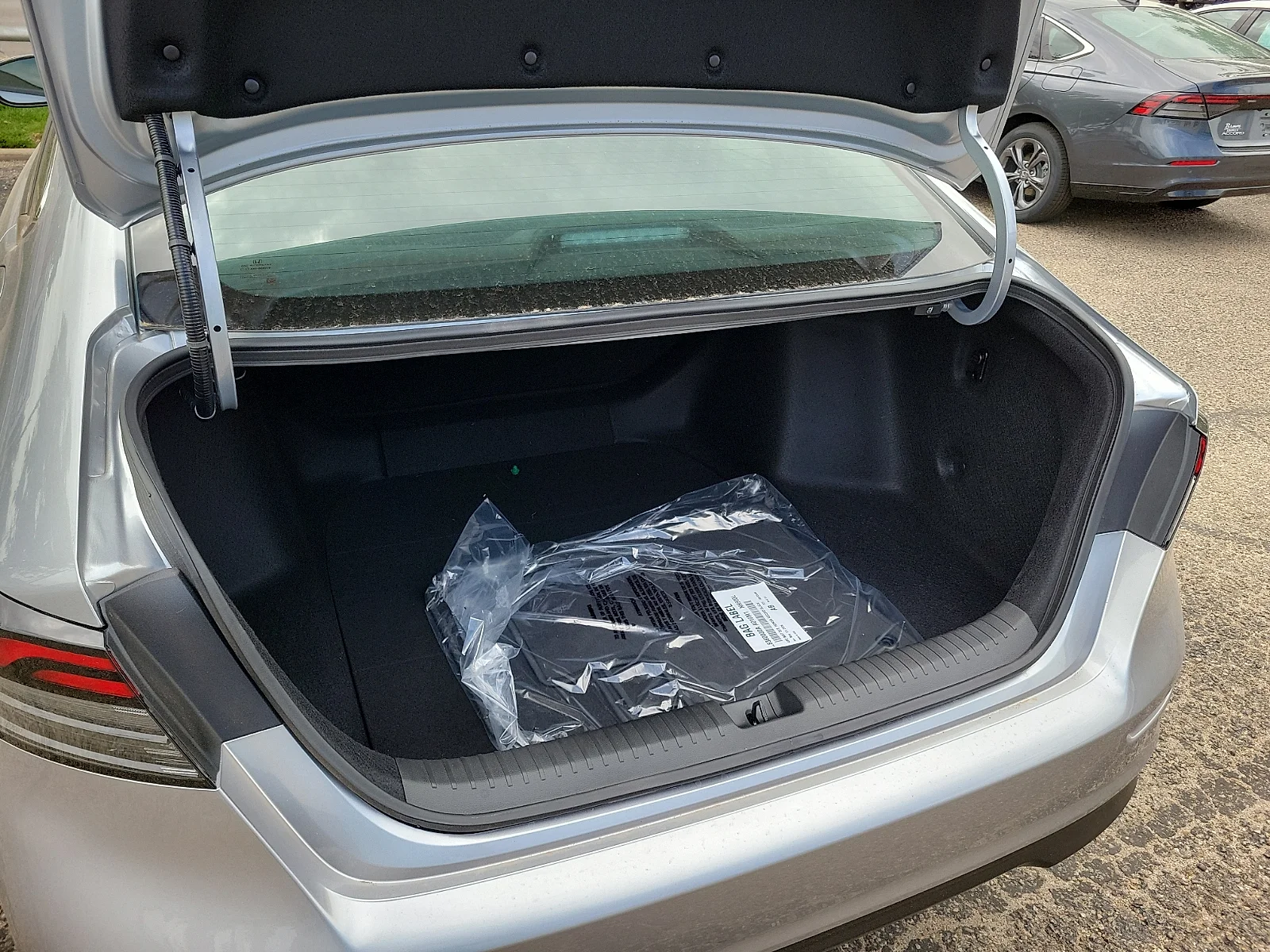 New 2026 Solar Silver Metallic Honda LX image 15
