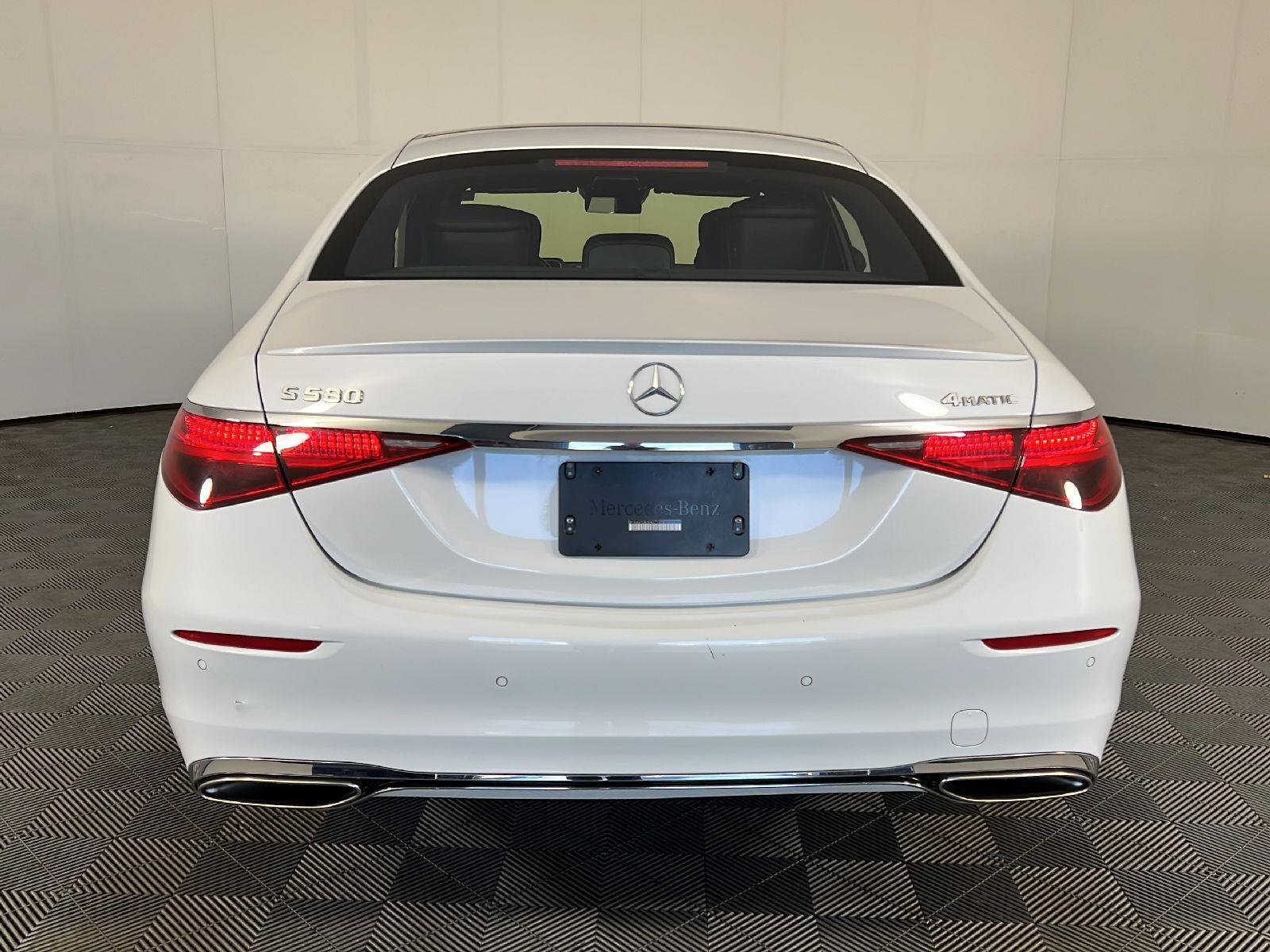 Used 2024 MANUFAKTUR Moonlight White Metallic Mercedes-Benz S 580 image 21