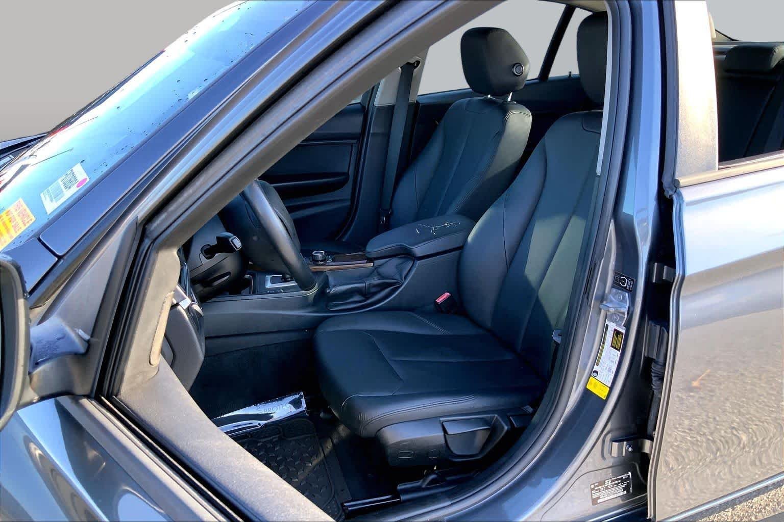 Used 2015 Black Sapphire Metallic BMW 320i image 8