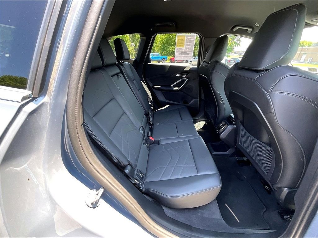 Used 2023 Gray BMW xDrive28i image 16