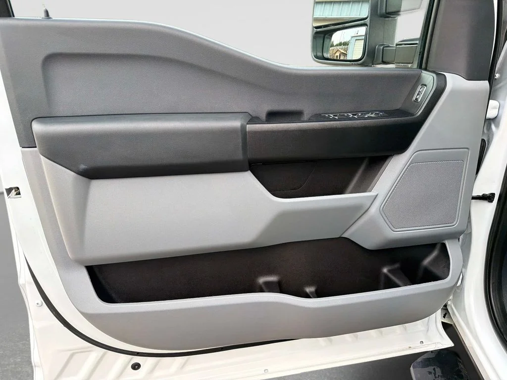 Used 2025 Oxford White Ford XL image 18