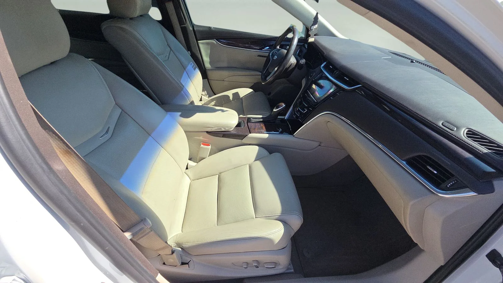 Used 2016 White Cadillac Luxury image 25