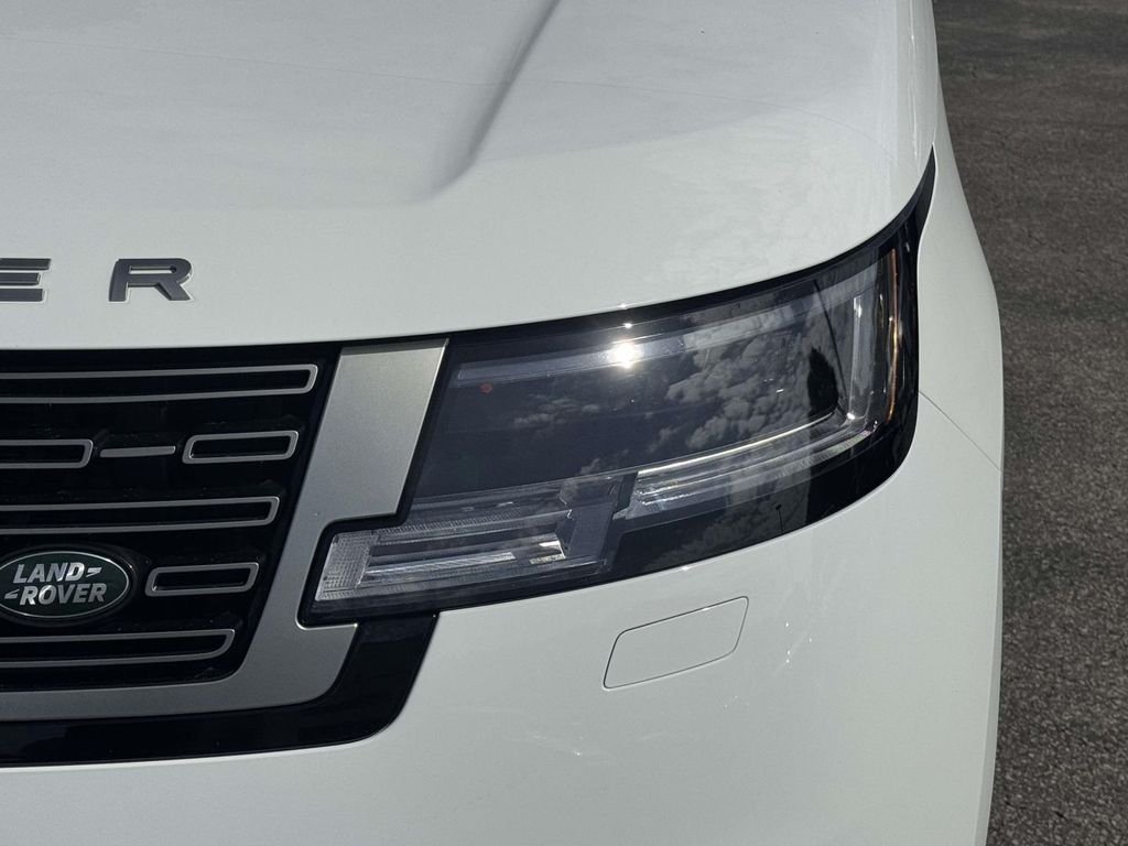 Certified Used 2025  Land Rover SE image 7