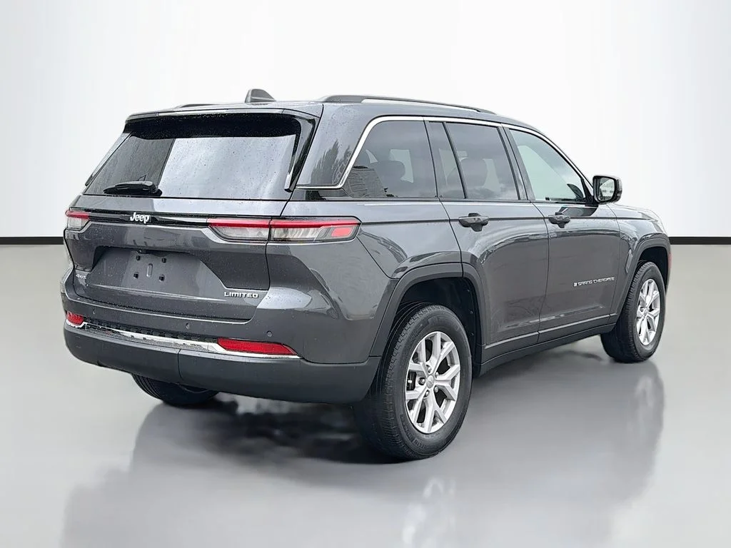Used 2022 Gray Metallic Jeep Limited image 5