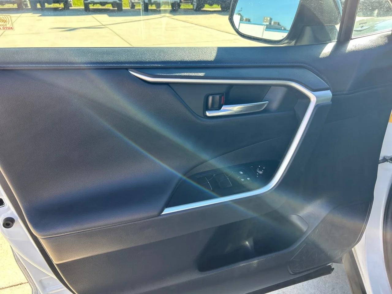 Used 2019 White Toyota Hybrid XSE image 10
