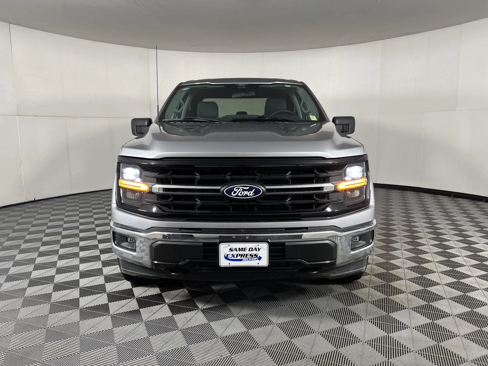 Used 2025 Silver Ford XLT image 17