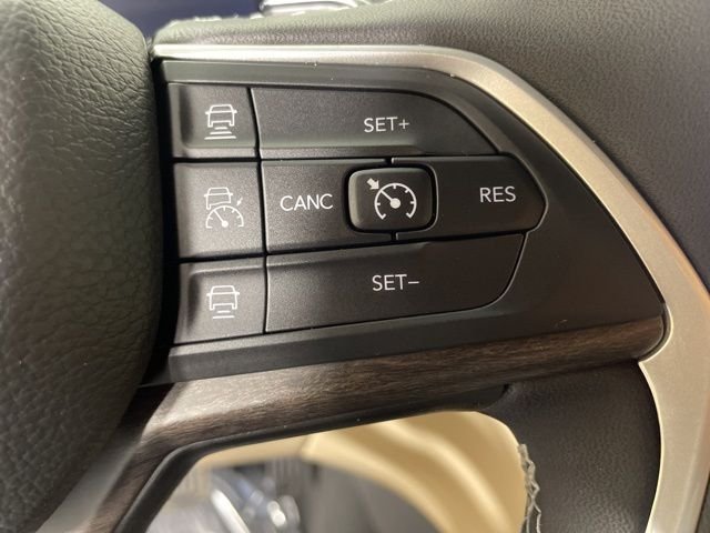 New 2025 Silver Zynith Exterior Paint Jeep Limited image 25