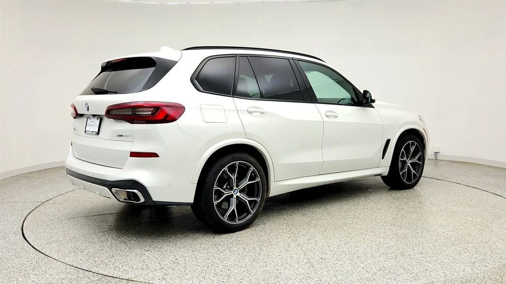 Used 2023 Mineral White Metallic BMW xDrive30i SAV w/ M Sport Pkg & Premium Pkg image 5