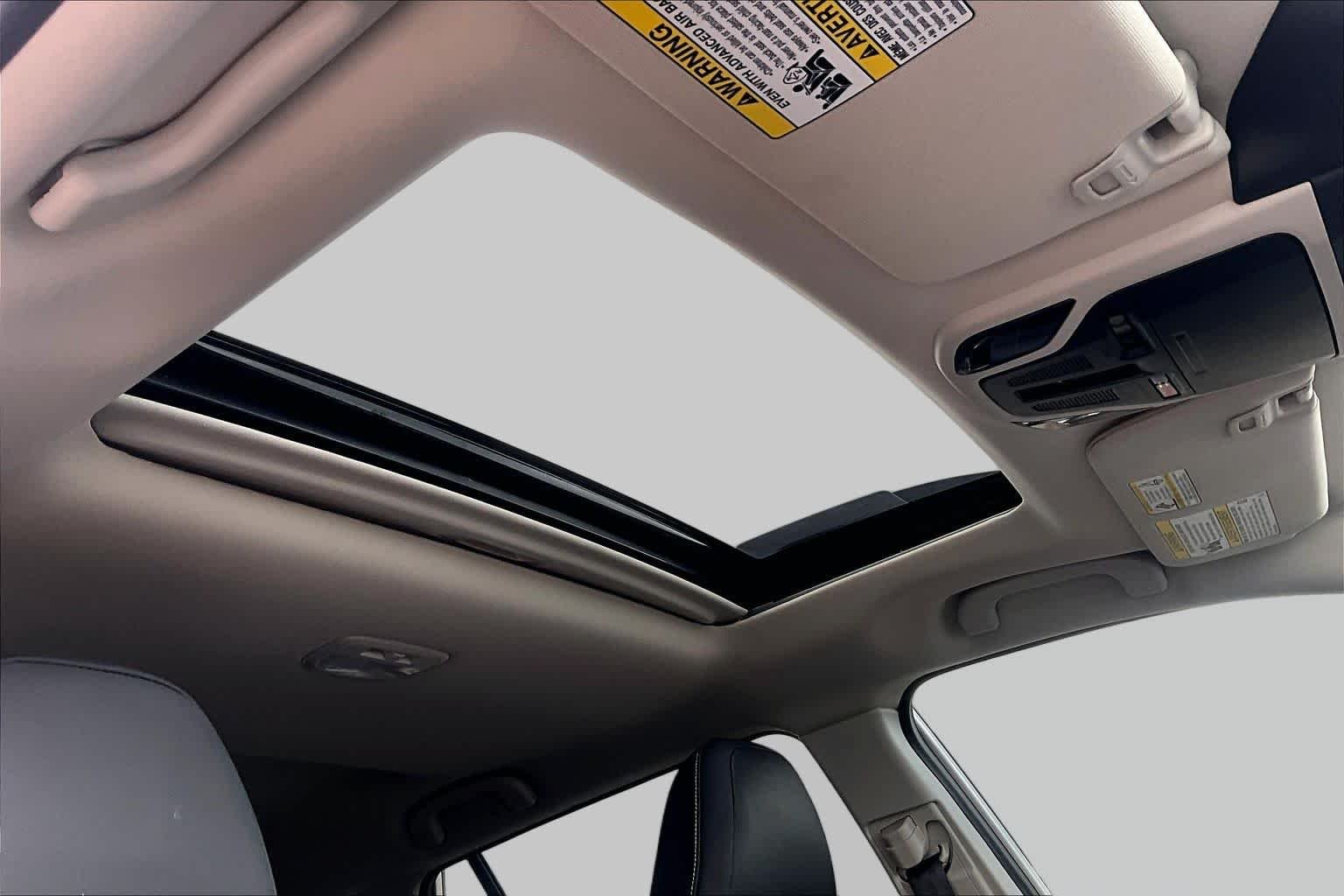 Used 2025 Crystal White Pearl Subaru Onyx Edition image 14