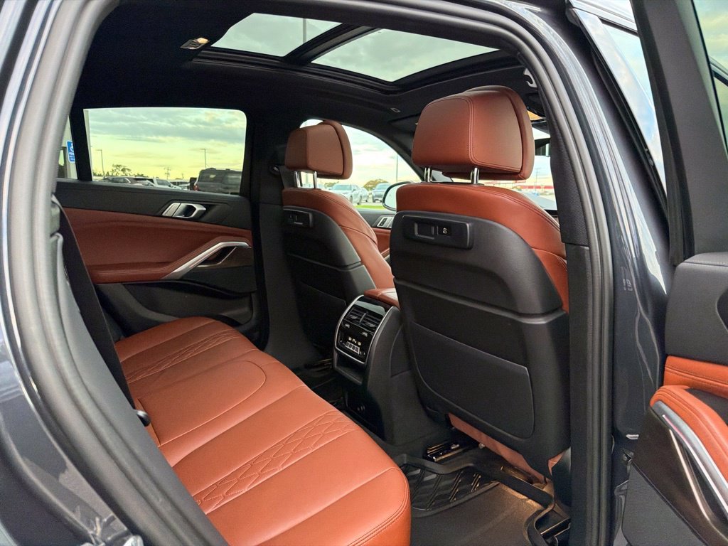 Used 2022 Arctic Gray Metallic BMW xDrive40i image 19