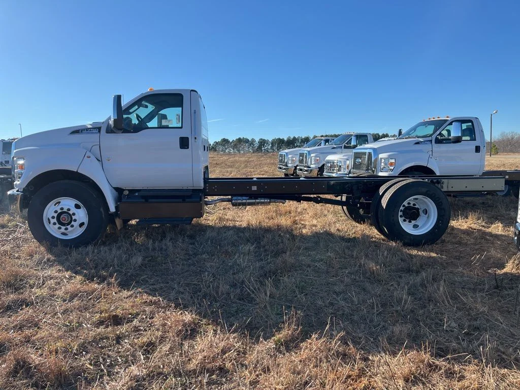 New 2025 Oxford White Ford F-750 SD Gas Straight Frame image 8