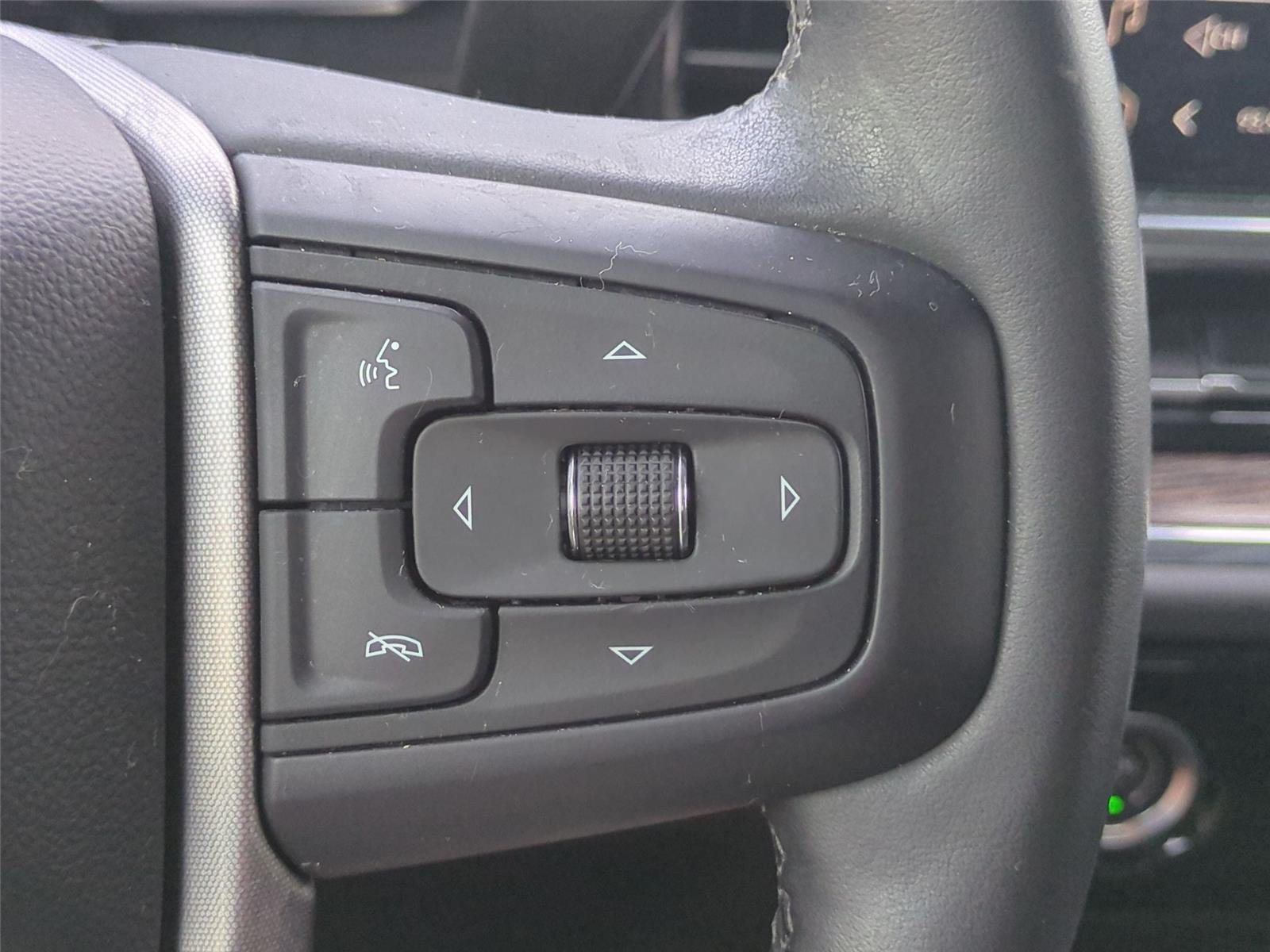 Used 2024 Onyx Black GMC Elevation image 21
