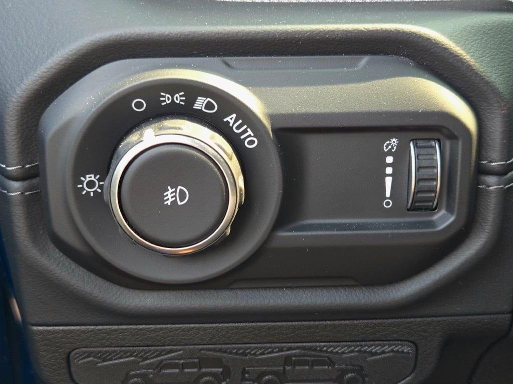 New 2026 Hydro Blue Pearl-Coat Exterior Paint Jeep Sahara image 26