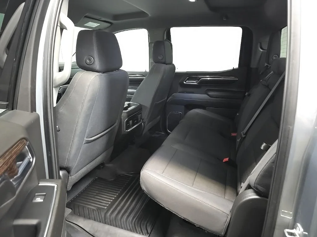 Used 2024 Silver GMC Elevation image 29