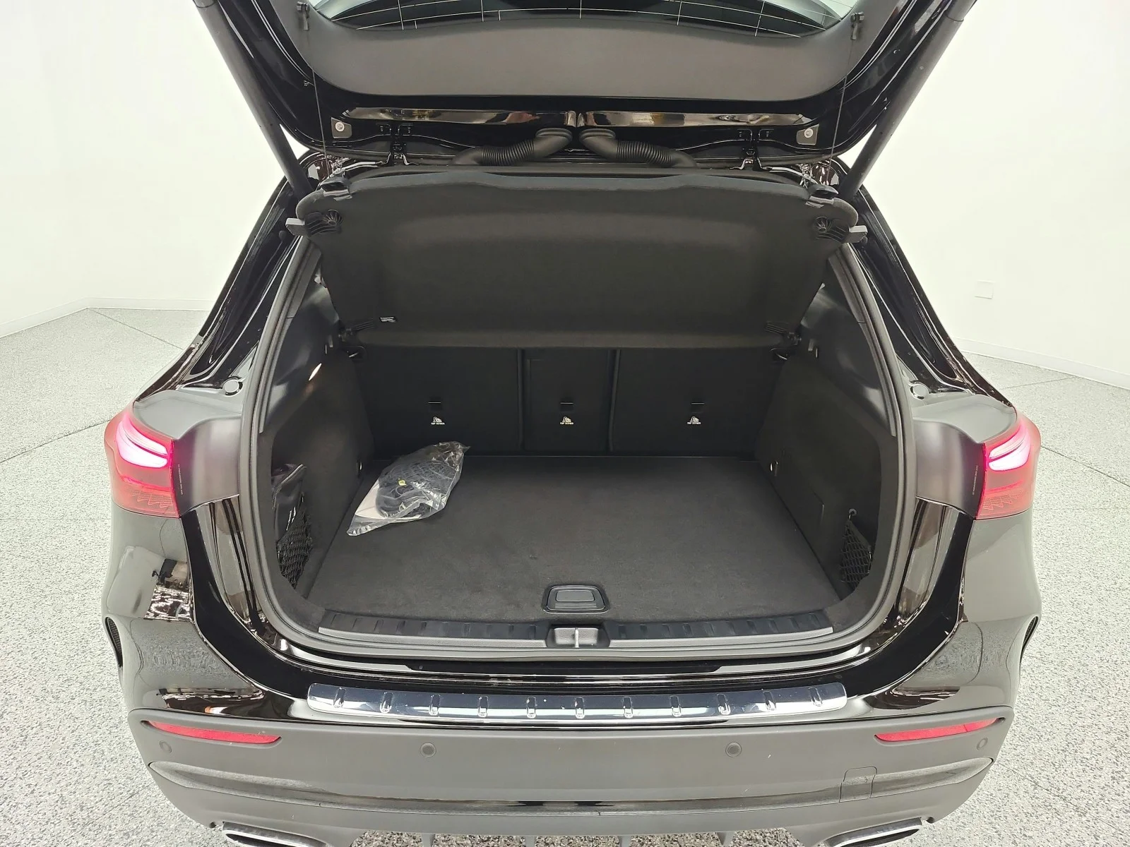Used 2026 Night Black Mercedes-Benz GLA 250 SUV image 19
