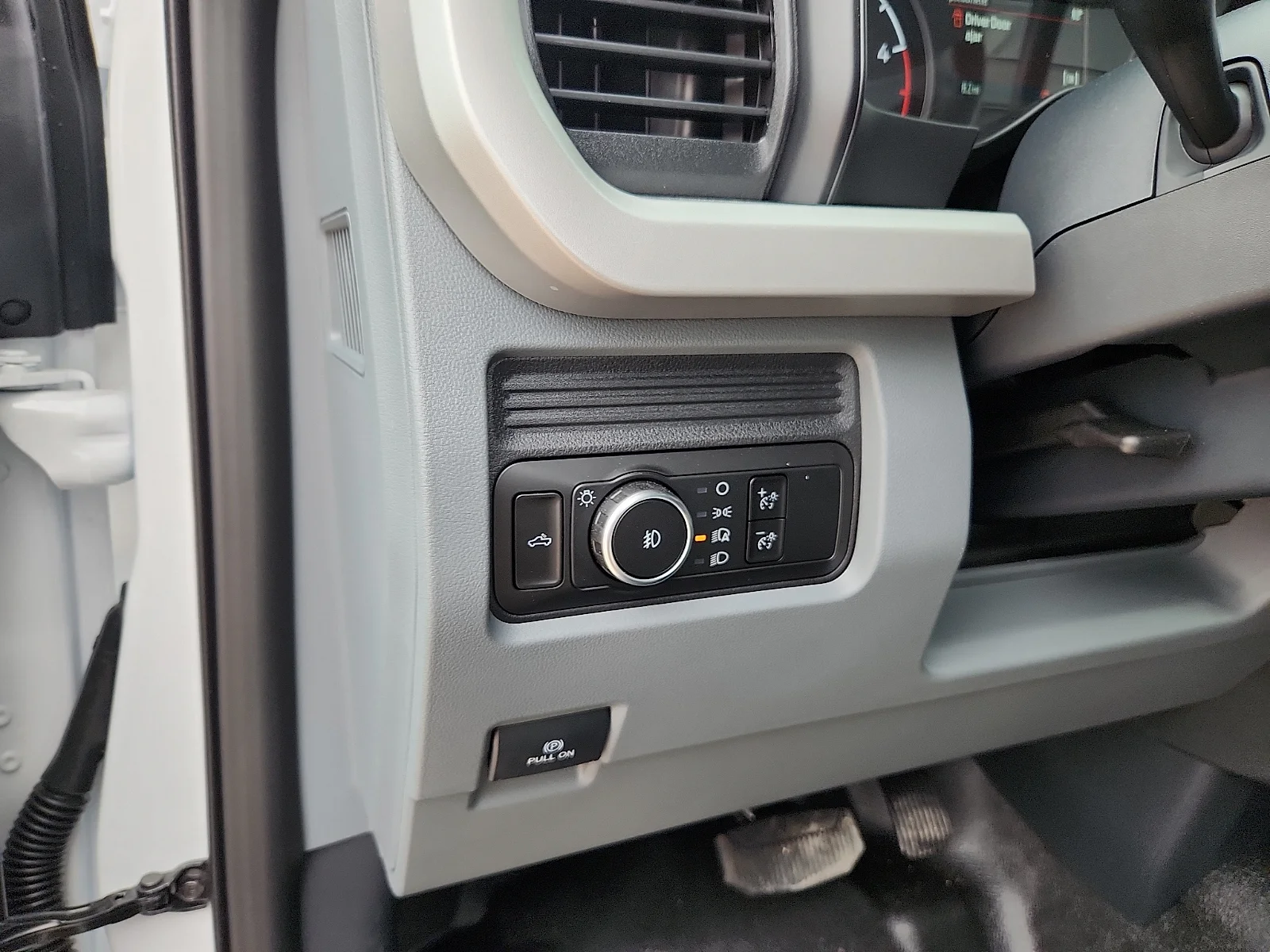 New 2026 Oxford White Ford XL image 16